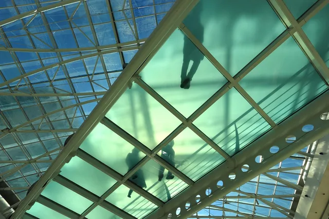 portugal, lisbon, shopping, mall, roof, glass, green, shoppers, customer, walking, bridge, overhead, vasco da gama, expo area, mall, mall, mall, mall, mall. Opdel en lokal liste efter behov og geografi